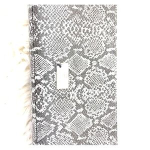 Samantha Thavasa snake clutch